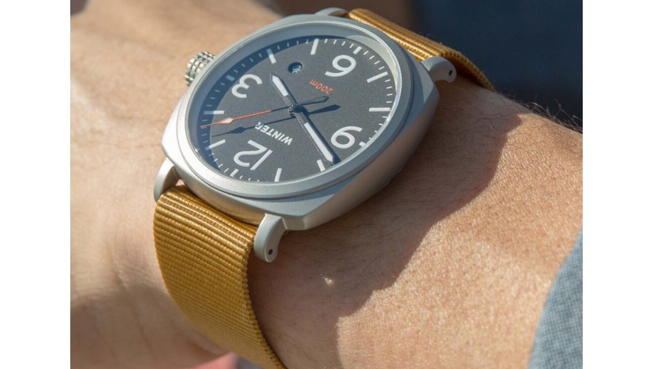 بند ساعت مناسب فصل زمستان