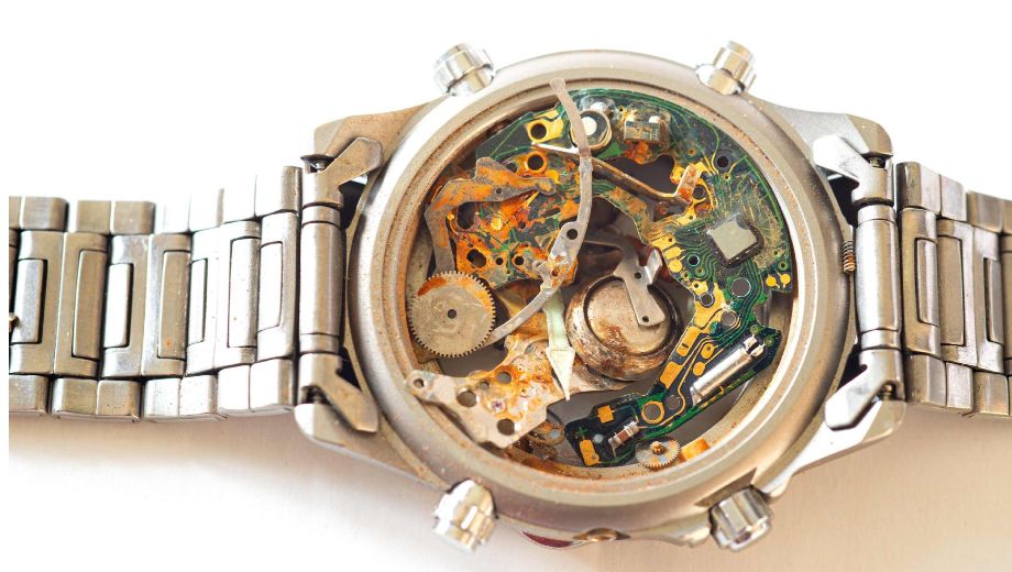 4 راه حل تاثیر آب و هوای مرطوب بر ساعت مچی