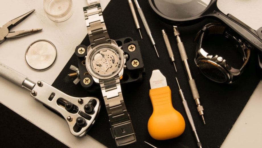 ابزارهای مورد نیاز برای تعویض باطری ساعت مچی