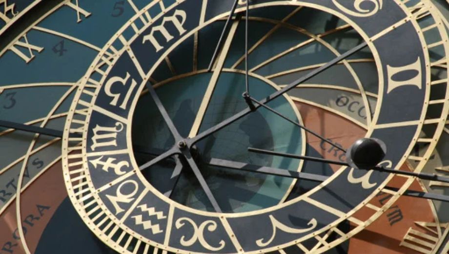 عملکرد ساعت عقربه ای