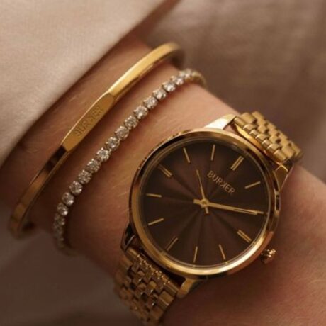 ست لباس مناسب با ساعت طلایی_ راهنمای جامع برای آقایان و بانوان شیک_پوش