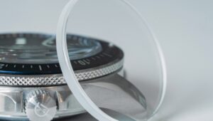 فرق شیشه معدنی و یاقوت چیست؟