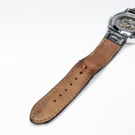 پوسیدگی بند چرمی ساعت_ دلایل، پیشگیری و راهکارهای مؤثر