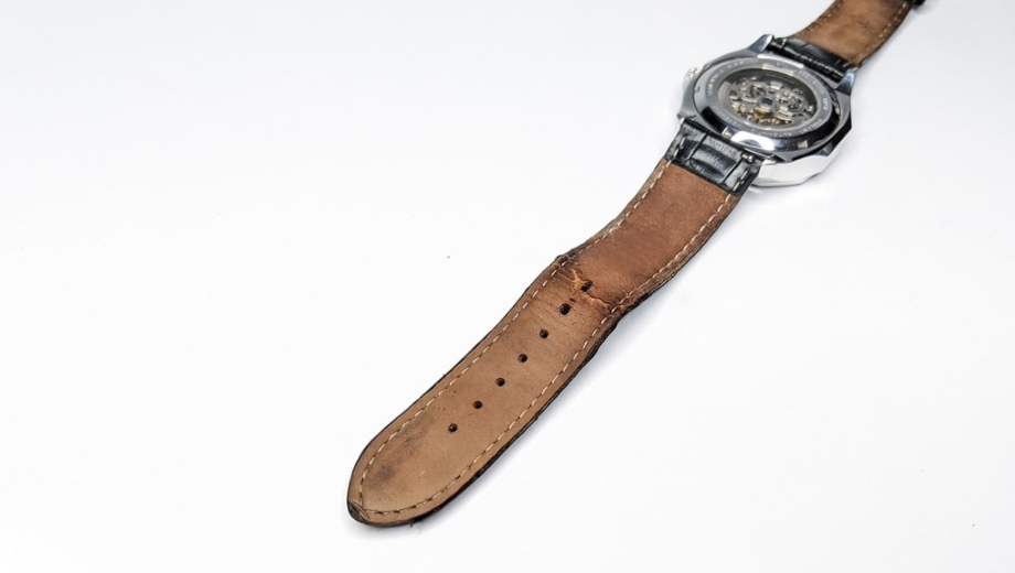 پوسیدگی بند چرمی ساعت_ دلایل، پیشگیری و راهکارهای مؤثر