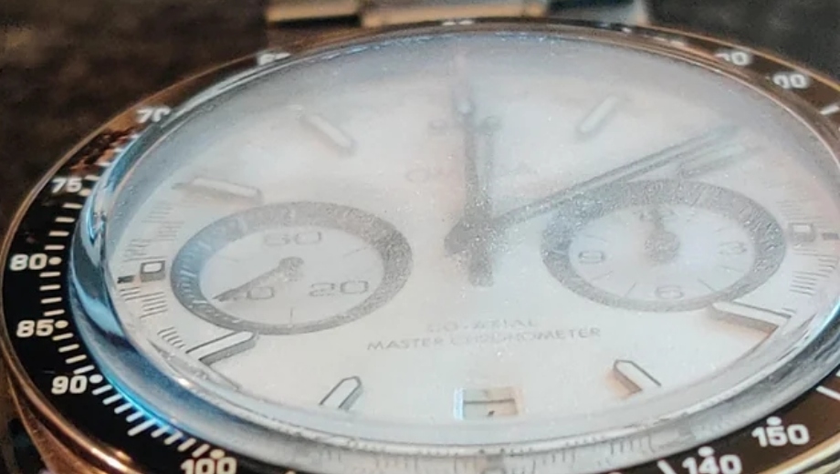 عرق کردن شیشه ساعت