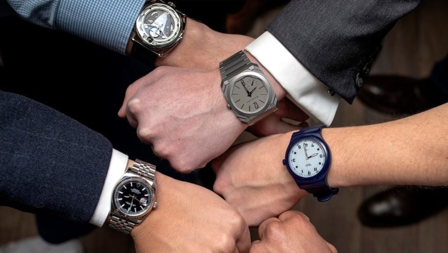 معنی بستن ساعت روی مچ راست