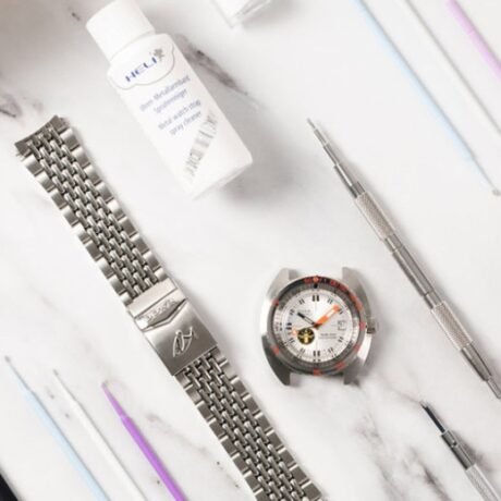 ۱۰ گام ساده تمیز کردن بند فلزی ساعت و حفظ زیبایی و دوام آن