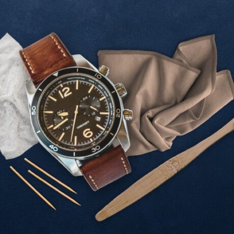 ۷ نکته کاربردی پولیش صفحه و قاب ساعت مچی برای حفظ درخشندگی